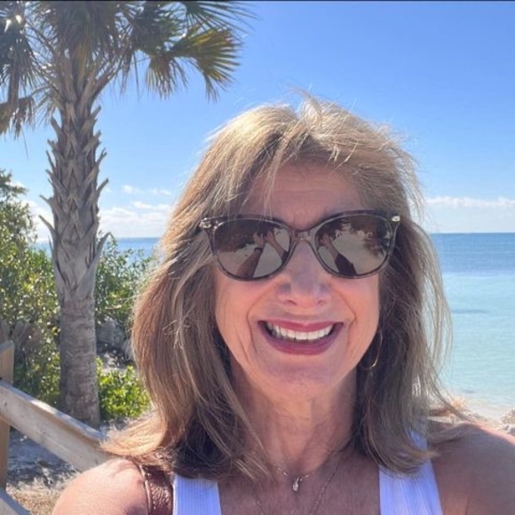 Meet your Posher, Stephanie - Picture 1 of 1